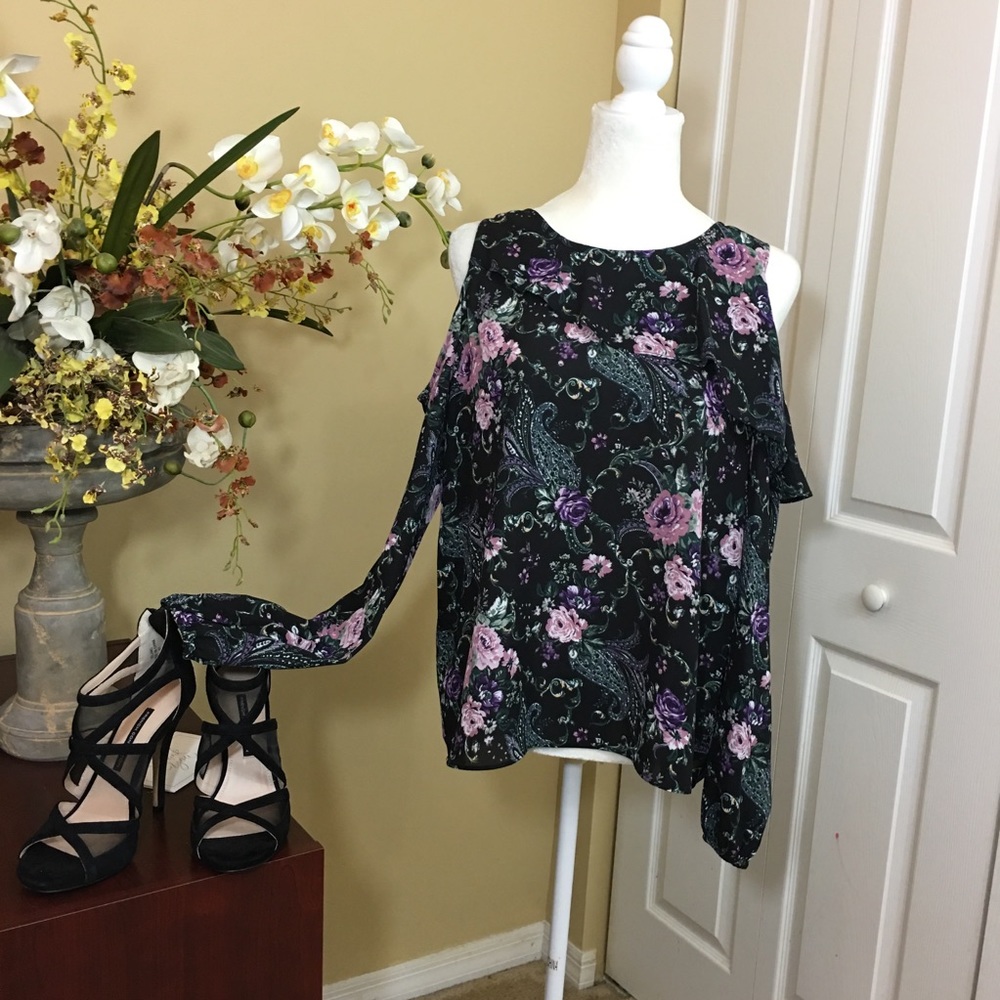 I.N SAN FRANCISCO FLORAL LONG SLEEVE SHOULDER CUT OUT TOP, SIZE L‎ (NWT)